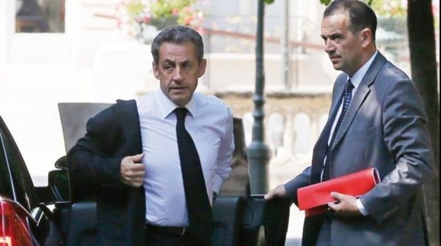 Sarkozy yolsuzluktan yargılanacak