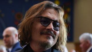 Johnny Depp'e Sırbistan'dan liyakat madalyası