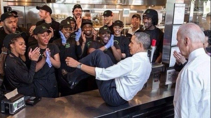 Obama inşaat iş&ccedil;ileriyle şakalaştı