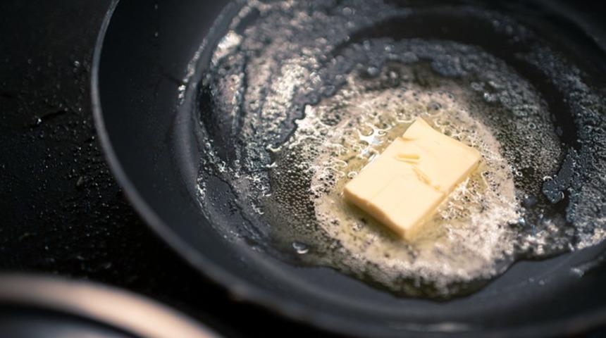 Mutfağınızın baş d&uuml;şmanı yanmış yağ lekelerinden korkmaya son!