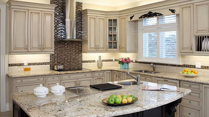 Bu y&ouml;ntemlerle granit tezg&acirc;hlarınız ışıl ışıl g&ouml;r&uuml;necek! İşte granit tezg&acirc;hları temizleme ve parlatma yolları...