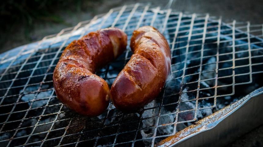 Birbirinden kolay ve zahmetsiz 4 farklı sosis pişirme yöntemi