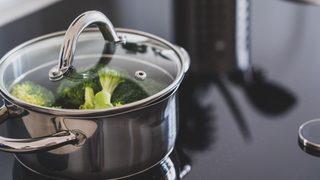 Siz de o hataları yapıyor olabilirsiniz! Sebzeleri haşlarken o yöntemi kullanıyorsanız...