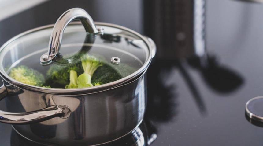 Siz de o hataları yapıyor olabilirsiniz! Sebzeleri haşlarken o yöntemi kullanıyorsanız...