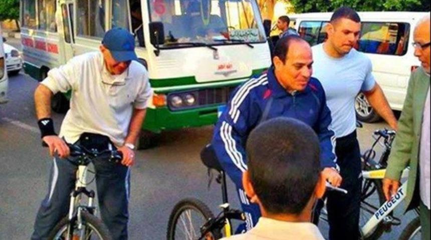 Sisi bisiklete binerken böyle görüntülendi