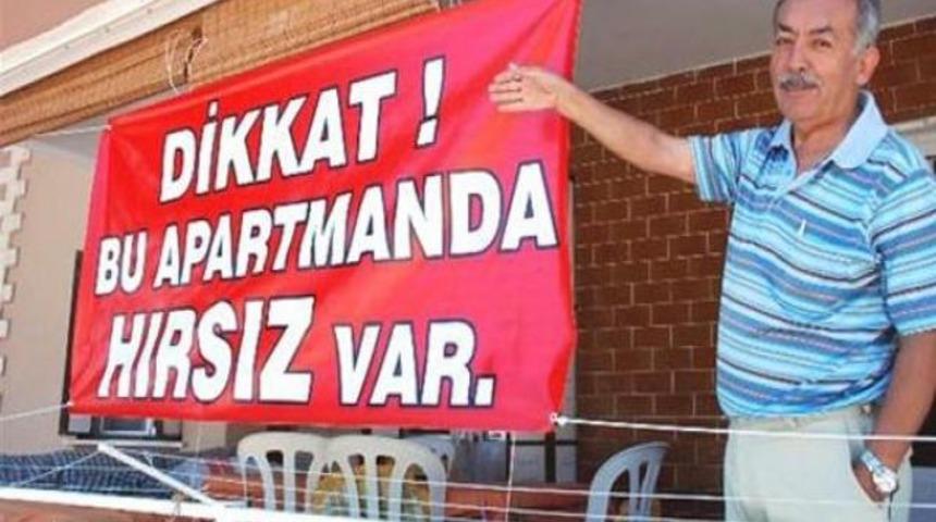 Komşusuna kızdı, pankart astı