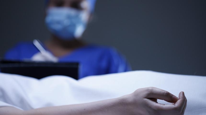 Tam 28 koronavirüs testi de pozitif çıktı! Otopsideki detaydan sonra karantinaya alındı