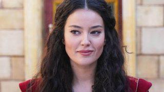 Barbaroslar Akdeniz'in Kılıcı'nın Isabel'i Pelin Akil eşiyle dudak dudağa pozunu paylaştı