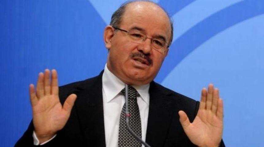 Çelik'ten dekolte açıklaması