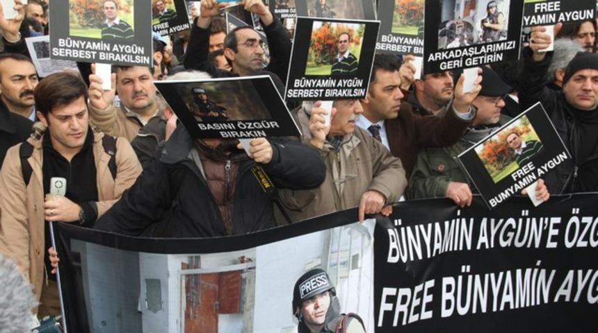 Meslektaşları gazeteci B&uuml;nyamin Ayg&uuml;n i&ccedil;in y&uuml;r&uuml;d&uuml;