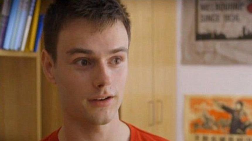 Komadan uyandığında &Ccedil;ince konuşmaya başladı