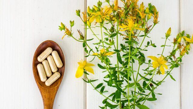 Doğal antidepresan ve antibiyotik! Yol kenarında bile yetişiyor