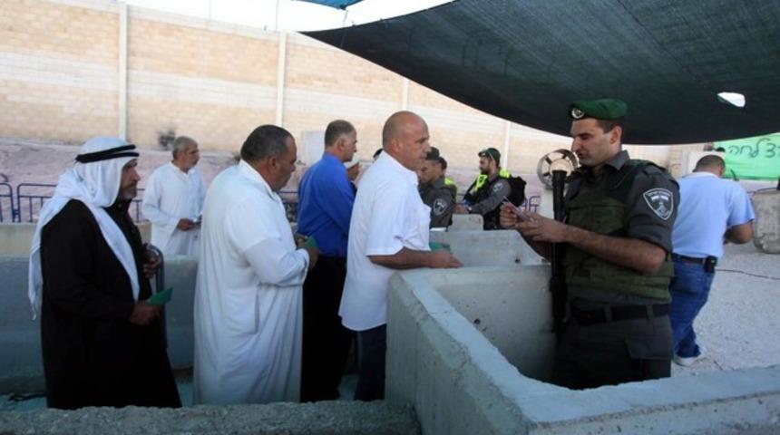 Cuma namazı i&ccedil;in yaş sınırı