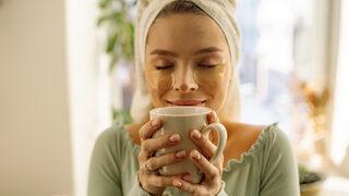 Göz altı morluğunu makyajsız kapatmanın yolları