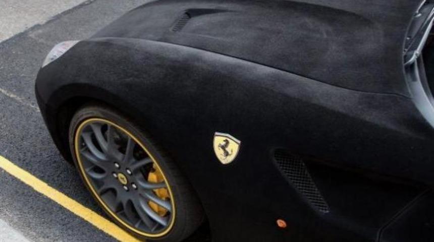 Ferrari'sine kadife giydiren bilge