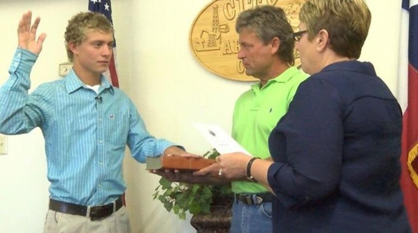 18 yaşında belediye başkanı se&ccedil;ildi