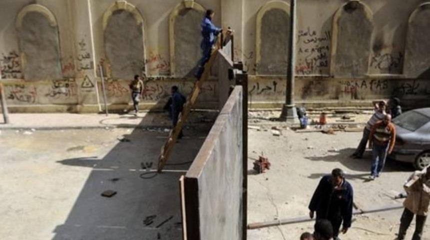 Tahrir'e demir kapılar