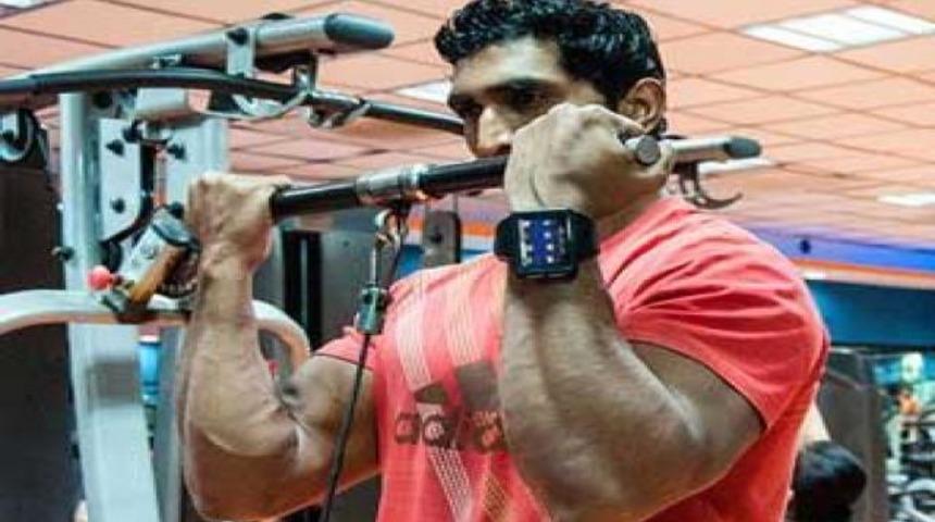 Hintli gençler akıllı saat geliştirdi