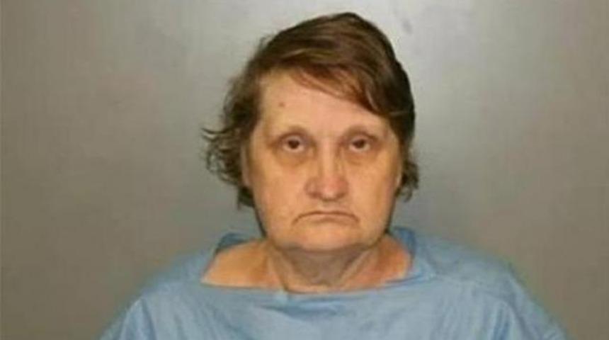 5 aylık torununu çekiçle ezdi