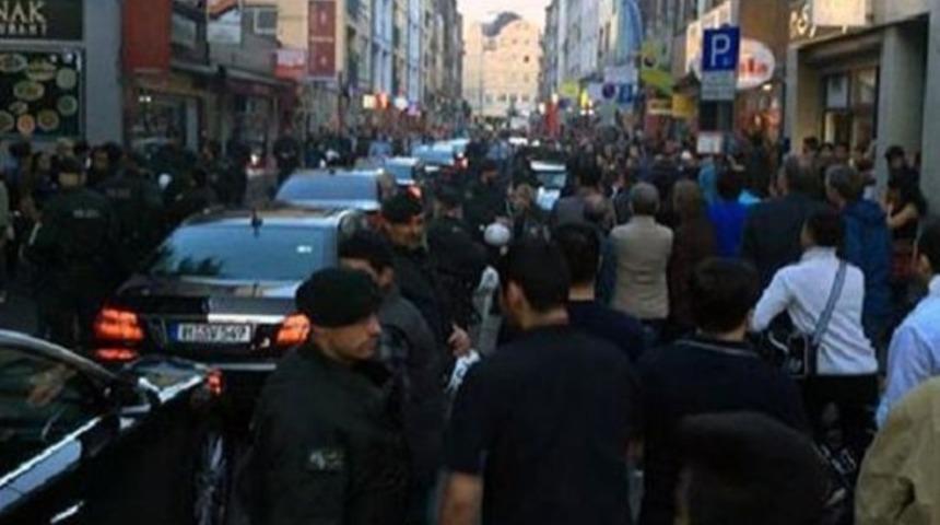 Başbakan Yardımcısı'na Köln'de protesto