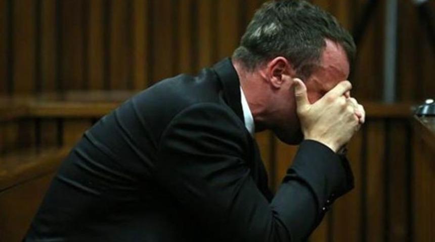 Pistorius &ouml;ld&uuml;rd&uuml;ğ&uuml; sevgilisinin ailesinden &ouml;z&uuml;r diledi