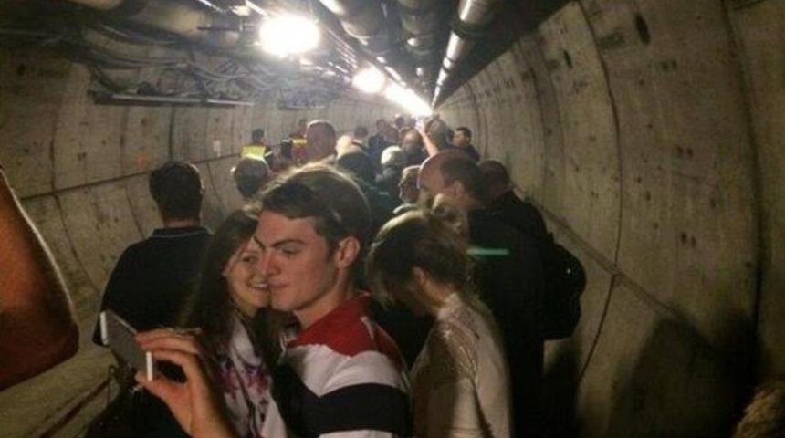 Manş Tüneli'nde sıkışıp kaldılar