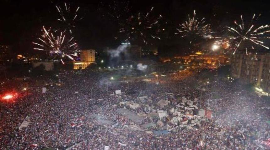 Tahrir'de sevinç gösterileri