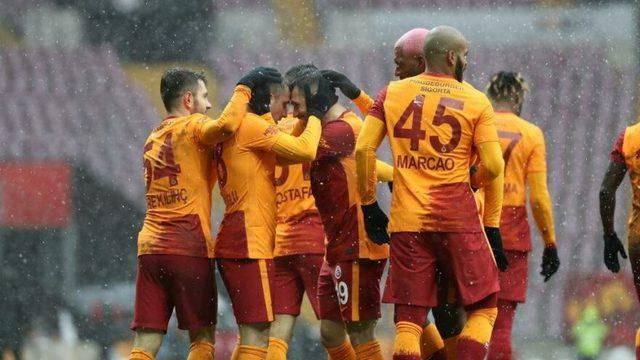 galatasaray-gol-sevinci-muhabir_1024x683_16_9_1613315417-880x495