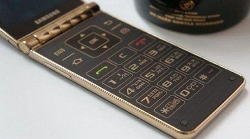 Samsung'dan göz dolduran kapaklı telefon