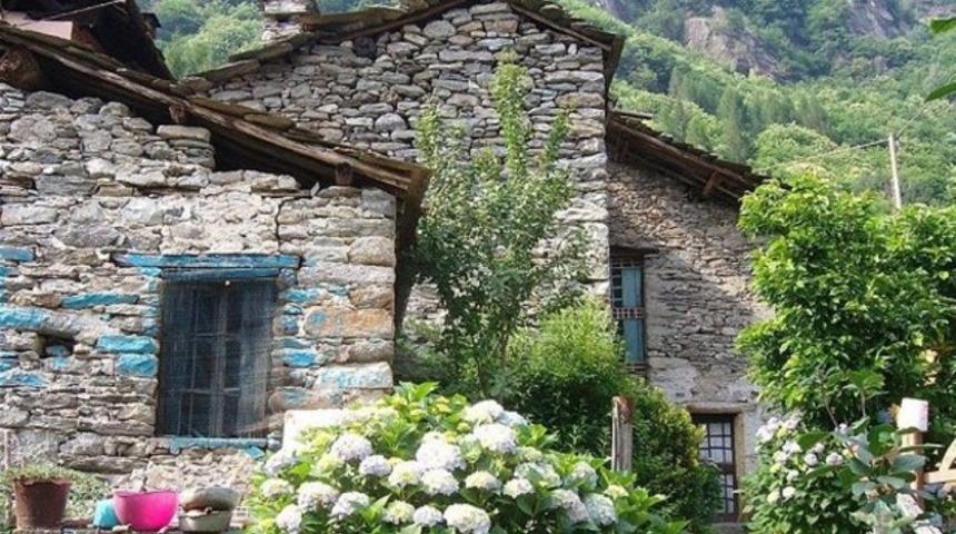 İtalyan köyü 245 bin Euro’ya açık artırmada