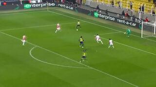 Fenerbahçe-Slavia Prag maçına damga vuran pozisyon! Taraftarı çıldırttı...