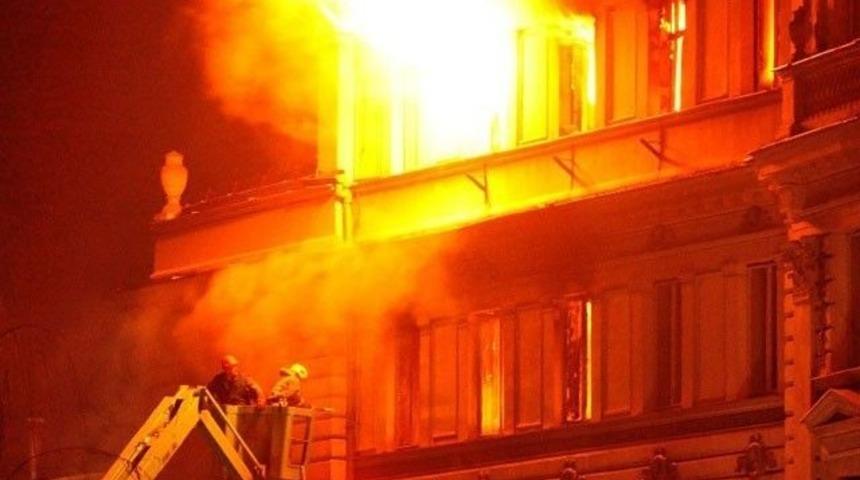 'Bosna'da Osmanlı arşivi yandı'