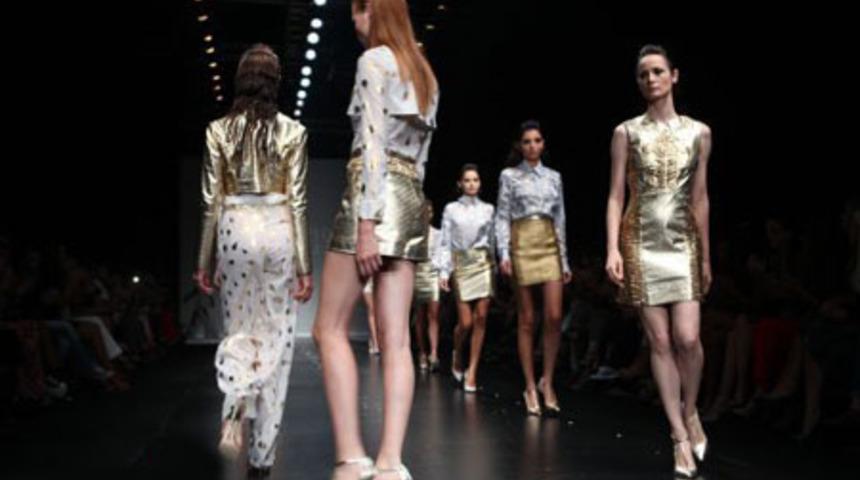 Beklenen &Ouml;zg&uuml;r Masur Defilesi