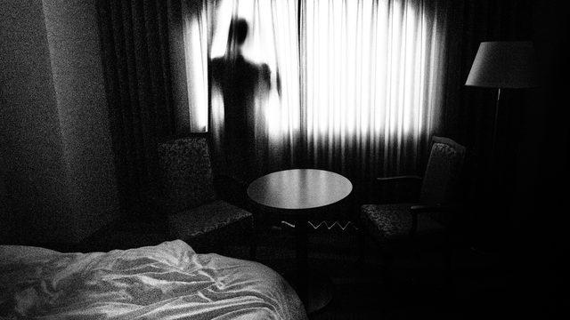 Sosyeteyi sarsacak yasak aşk skandalı! Sosyetik güzelle evlenen ünlü oyuncu ve spor camiasından tanınan evli güzel... 