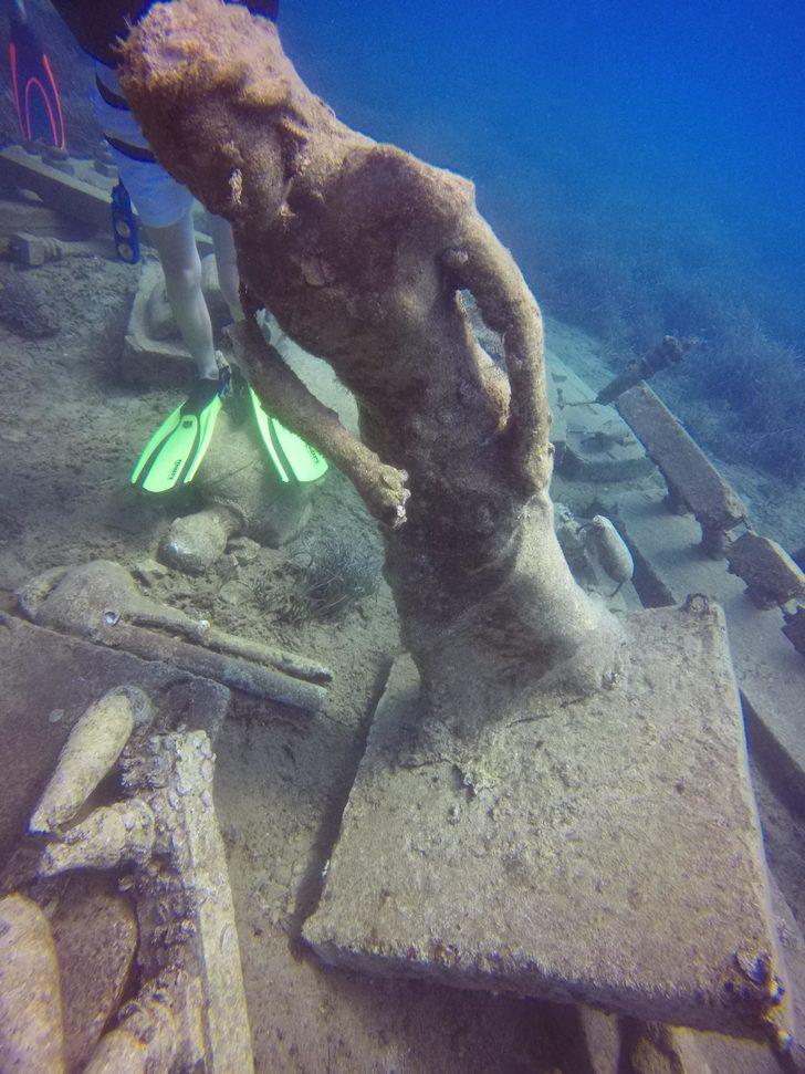 Türkiye’nin ilk su altı müzesindeki heykeller görenleri şaşırttı! Bakımsızlık ve çapalar heykelleri etkiledi G3