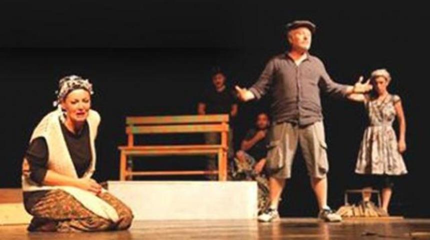 Sahnede 'tayt' krizi