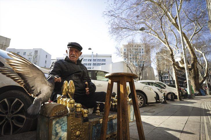 Elleriyle beslediği güvercinler 86 yaşındaki ayakkabı boyacısının en yakın arkadaşı oldu G2