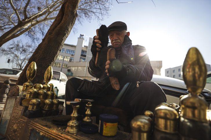 Elleriyle beslediği güvercinler 86 yaşındaki ayakkabı boyacısının en yakın arkadaşı oldu G3