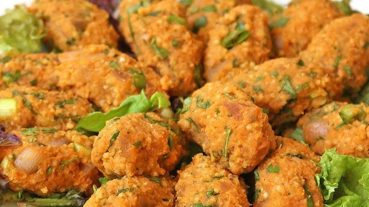 Bir yiyen bir de yemeyen pişman! Ağızları sulandıran ve dağılmayan lezzet mercimek köftesi nasıl yapılır? Mercimek köftesi malzemeleri nelerdir? İşte Mercimek köftesi yapmanın püf noktaları... G4