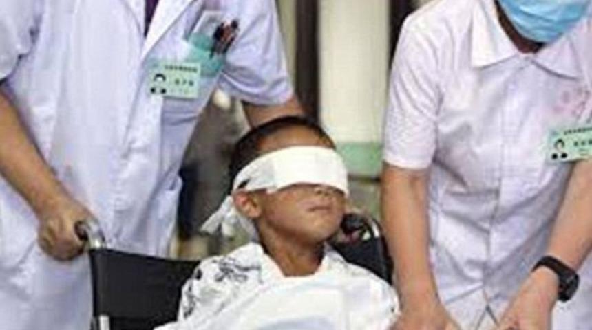 Satanist aile çocuğunun gözlerini oydu