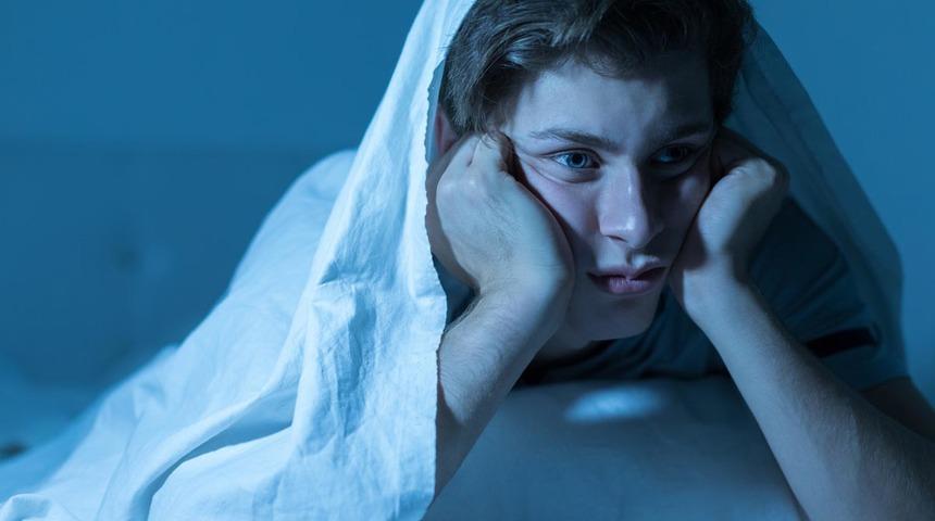 Uyumakta zorluk çekiyorsanız bunları artık yemeyi bırakmalısınız