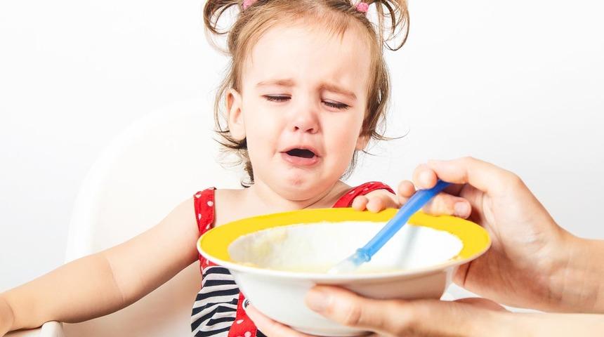 Çocuklarınıza bu kötülüğü yapmayın: Bu hatalar çocuklarda iştahsızlığa neden oluyor!
