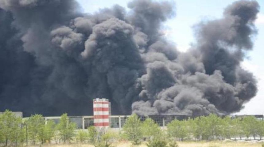 Fabrikada b&uuml;y&uuml;k yangın