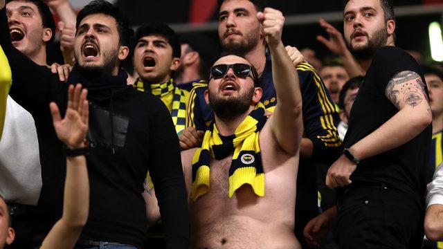 Fenerbahçe Beko - Galatasaray Nef maçına ara verilmiş, tribünler boşaltılmıştı! Olaylı derbide galip Fenerbahçe Beko