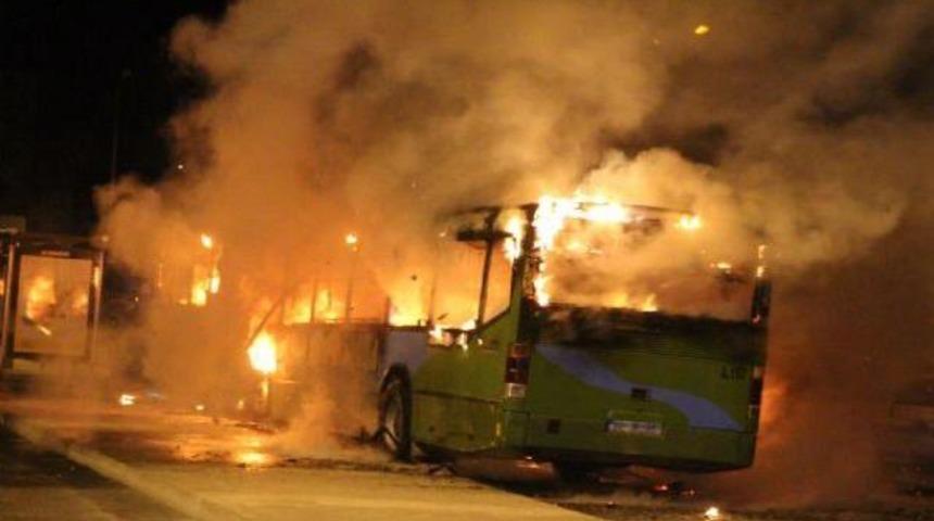 2 otob&uuml;s k&uuml;l oldu