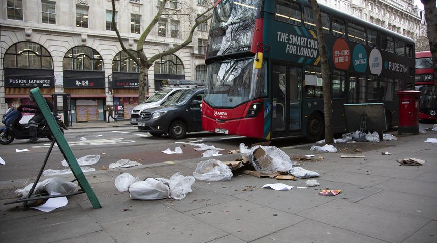 Son dakika: Fırtına İngiltere ve İrlanda'yı vurdu... "Kırmızı alarm" verildi