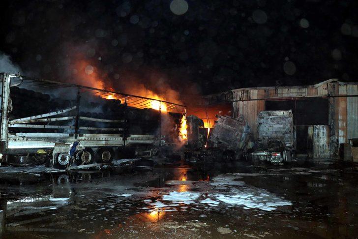 Nakliyeciler sitesinde çıkan yangında çok sayıda dükkan ve TIR alev aldı G2