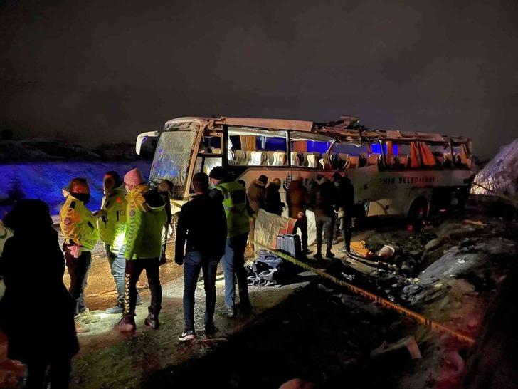 Son Dakika: Çankırı'da yolcu otobüsü şarampole yuvarlandı! Ölü ve yaralılar var G5