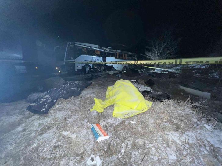 Son Dakika: Çankırı'da yolcu otobüsü şarampole yuvarlandı! Ölü ve yaralılar var G1