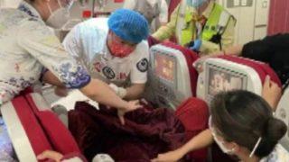 Gökyüzünde hareketli dakikalar! Çinli kadın türbülansa giren uçakta doğum yaptı